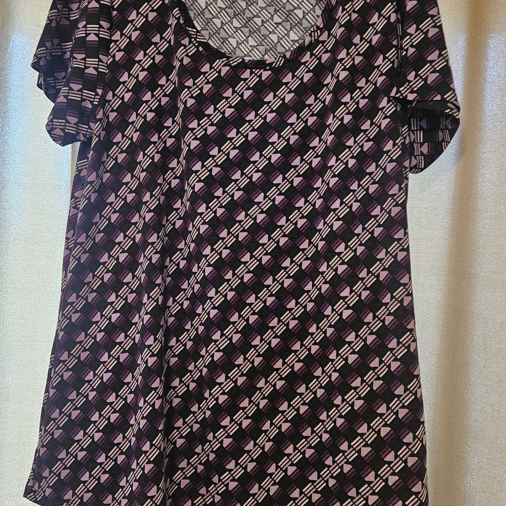LuLaRoe Purple and Pink Short Sleeve Top